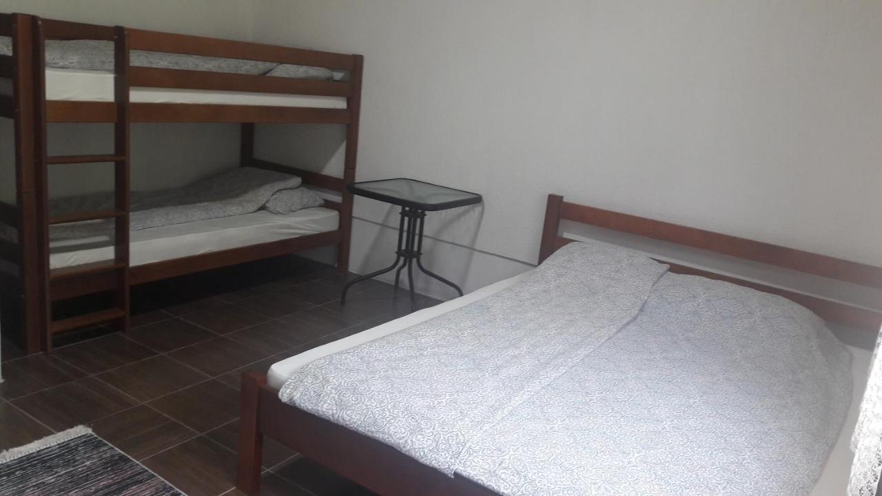 Lola Guest House Vusanje Екстер'єр фото
