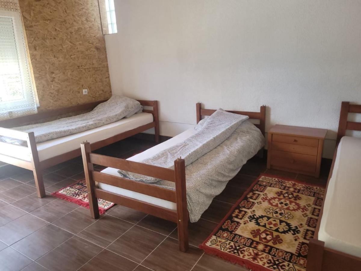Lola Guest House Vusanje Екстер'єр фото