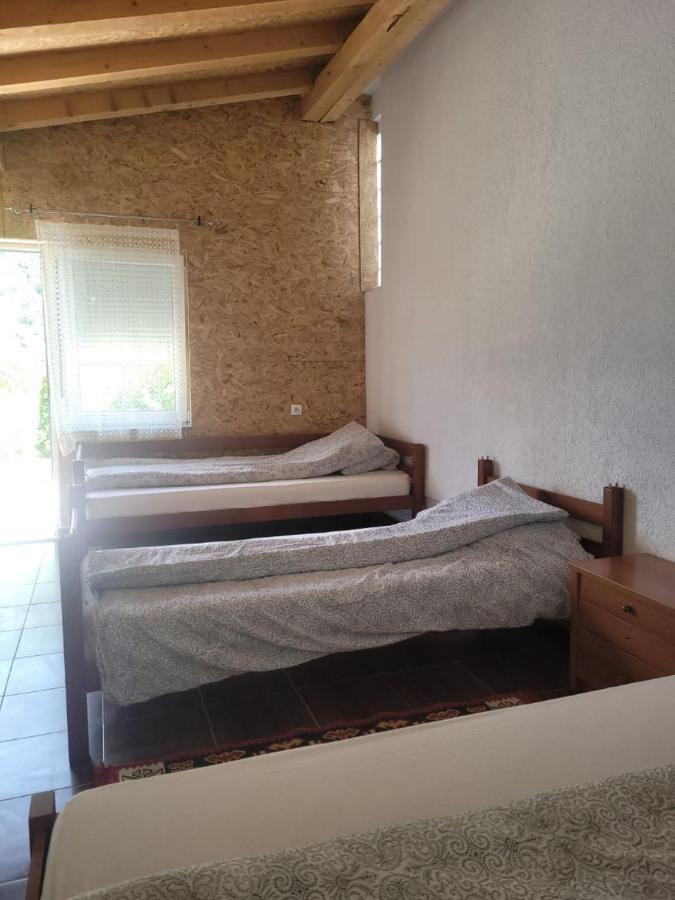 Lola Guest House Vusanje Екстер'єр фото