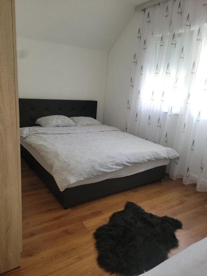 Lola Guest House Vusanje Екстер'єр фото