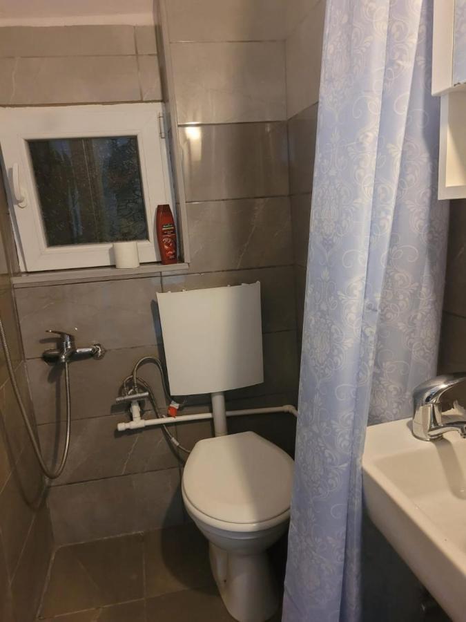 Lola Guest House Vusanje Екстер'єр фото