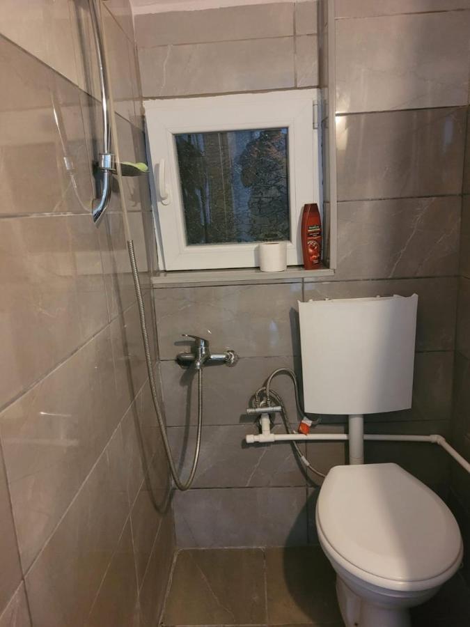 Lola Guest House Vusanje Екстер'єр фото