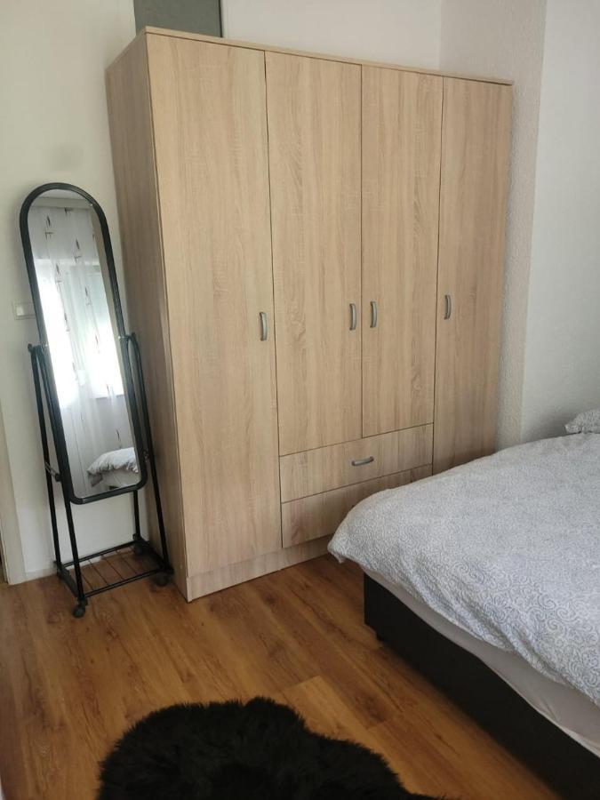 Lola Guest House Vusanje Екстер'єр фото