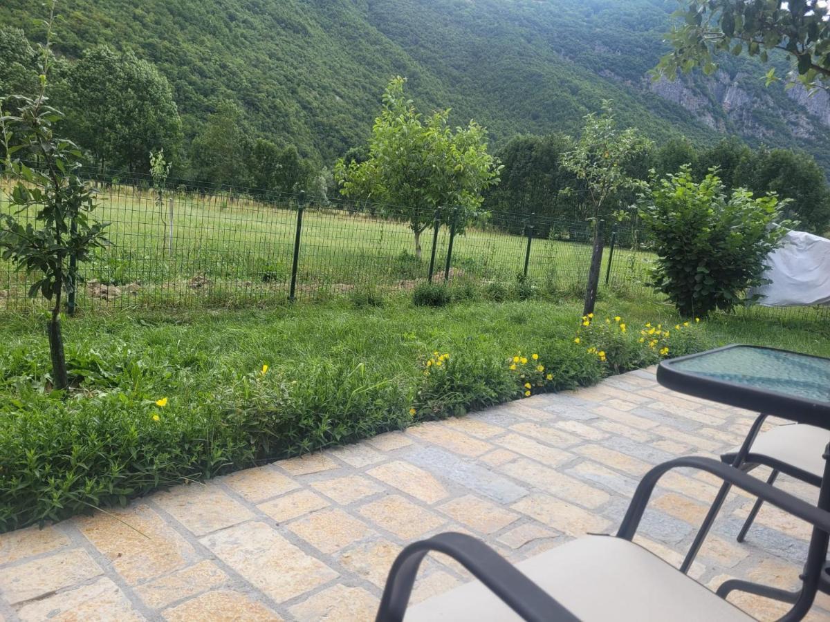 Lola Guest House Vusanje Екстер'єр фото