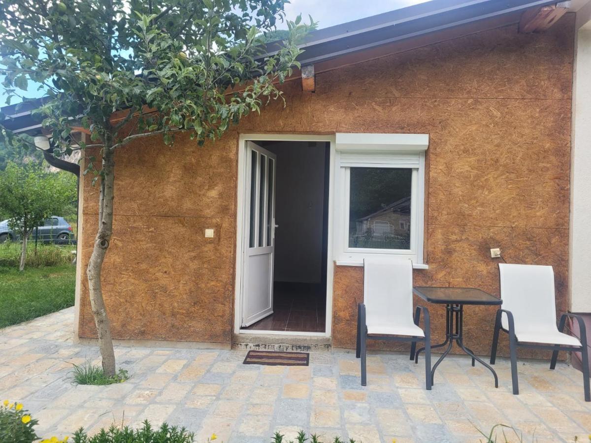 Lola Guest House Vusanje Екстер'єр фото