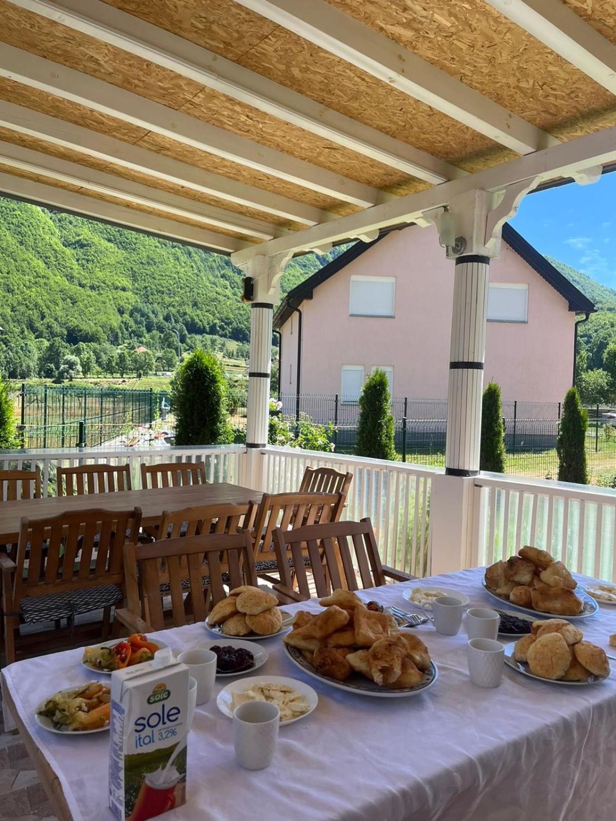 Lola Guest House Vusanje Екстер'єр фото