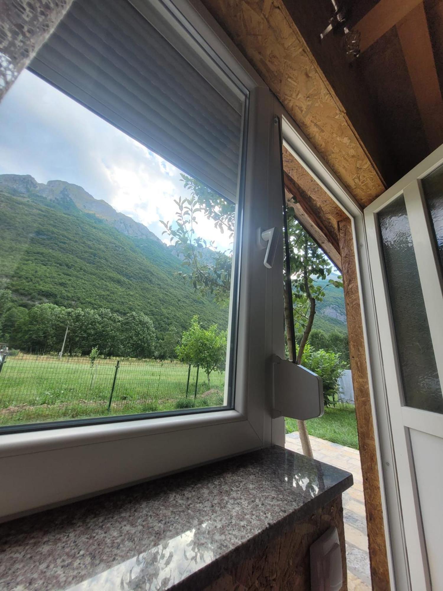 Lola Guest House Vusanje Екстер'єр фото