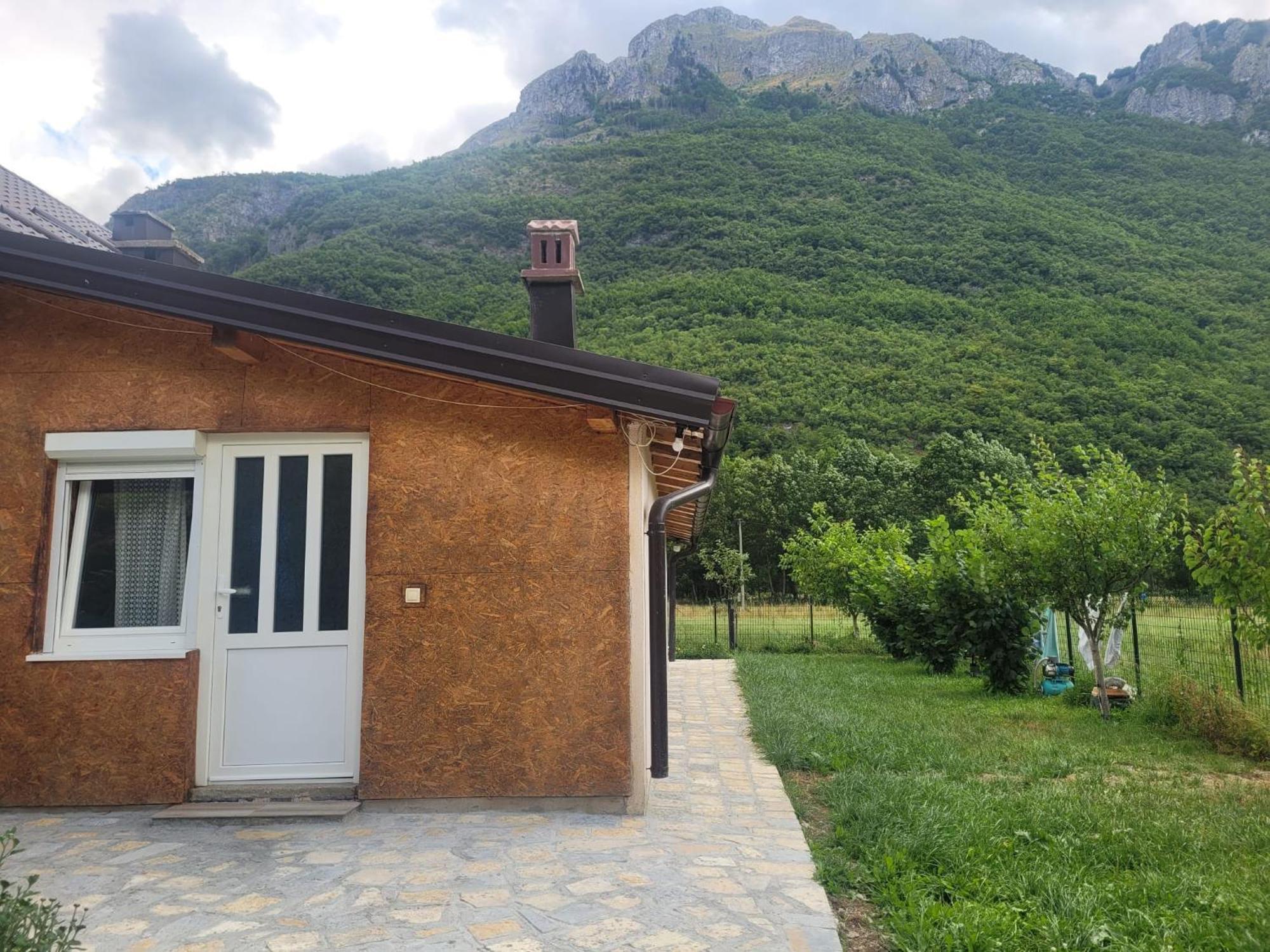 Lola Guest House Vusanje Екстер'єр фото