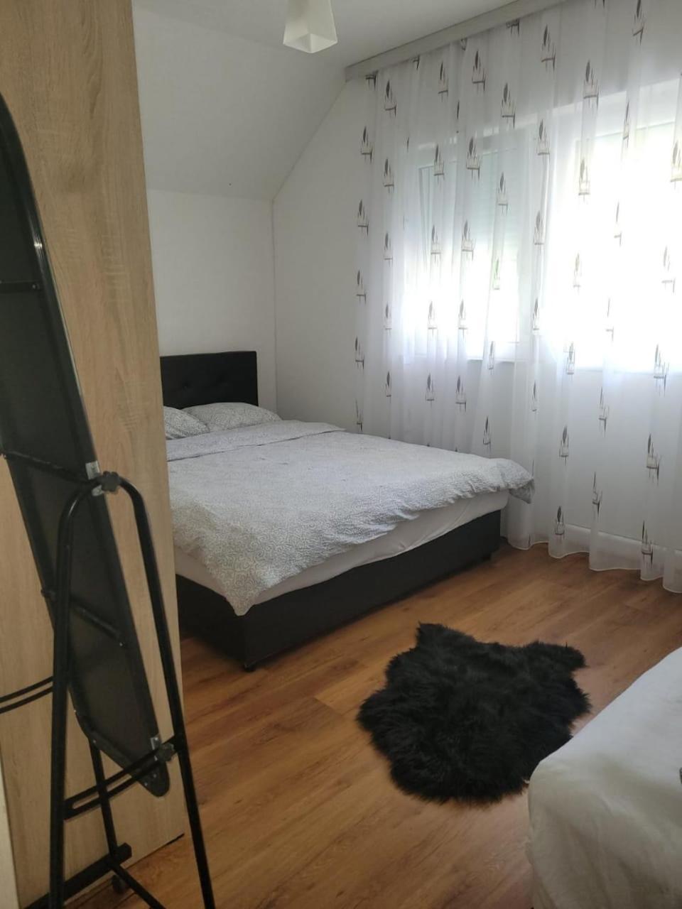Lola Guest House Vusanje Екстер'єр фото