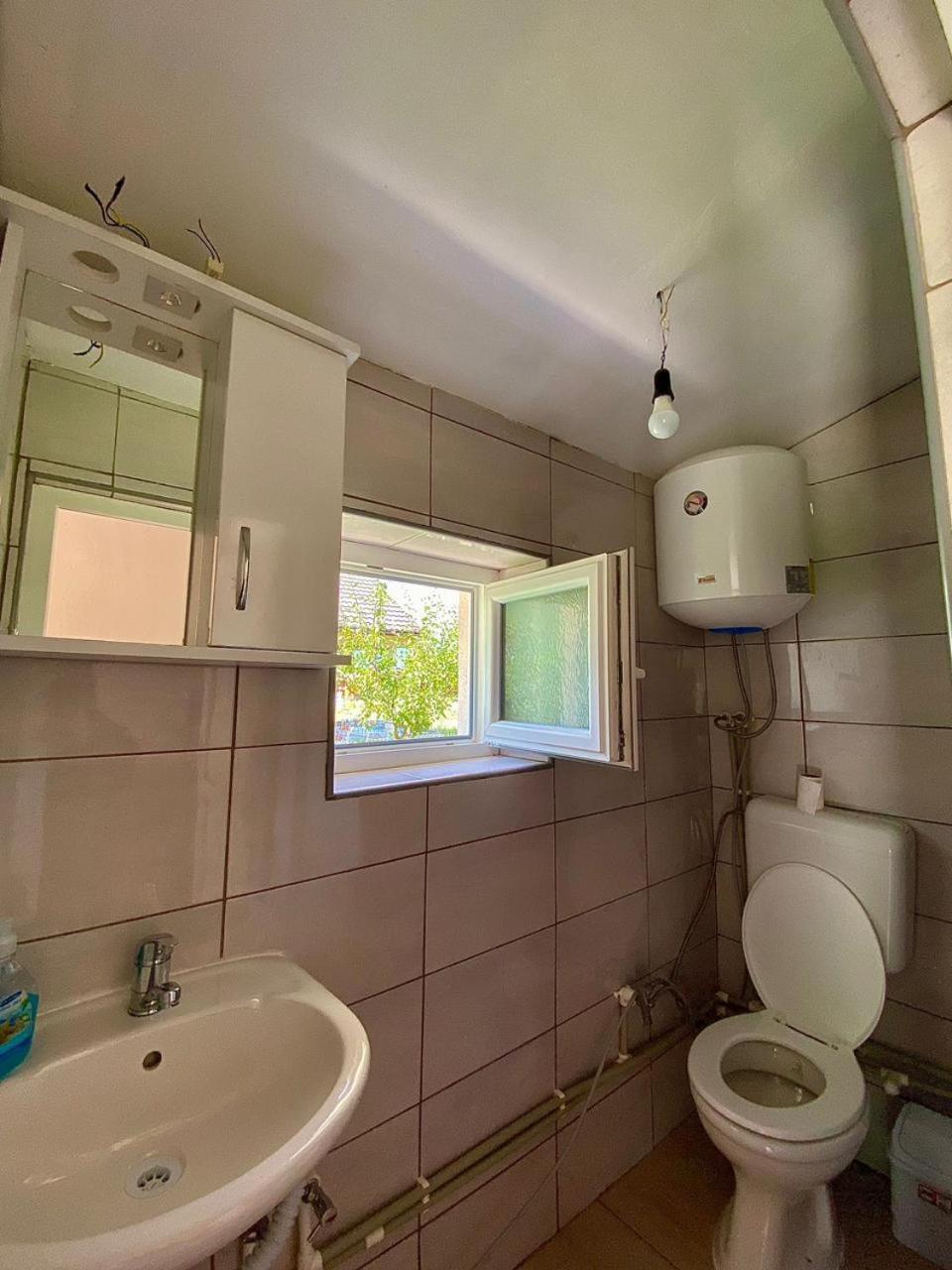 Lola Guest House Vusanje Екстер'єр фото