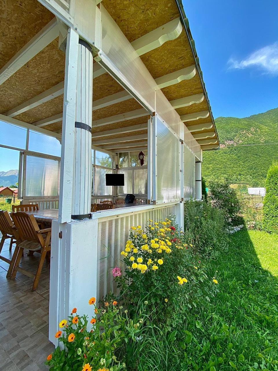 Lola Guest House Vusanje Екстер'єр фото