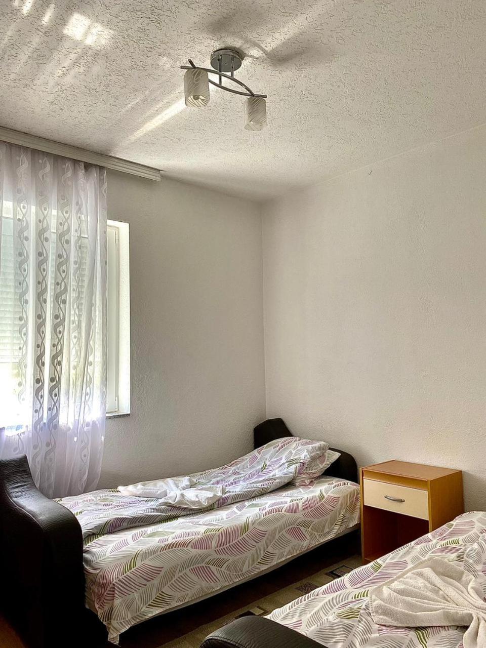 Lola Guest House Vusanje Екстер'єр фото