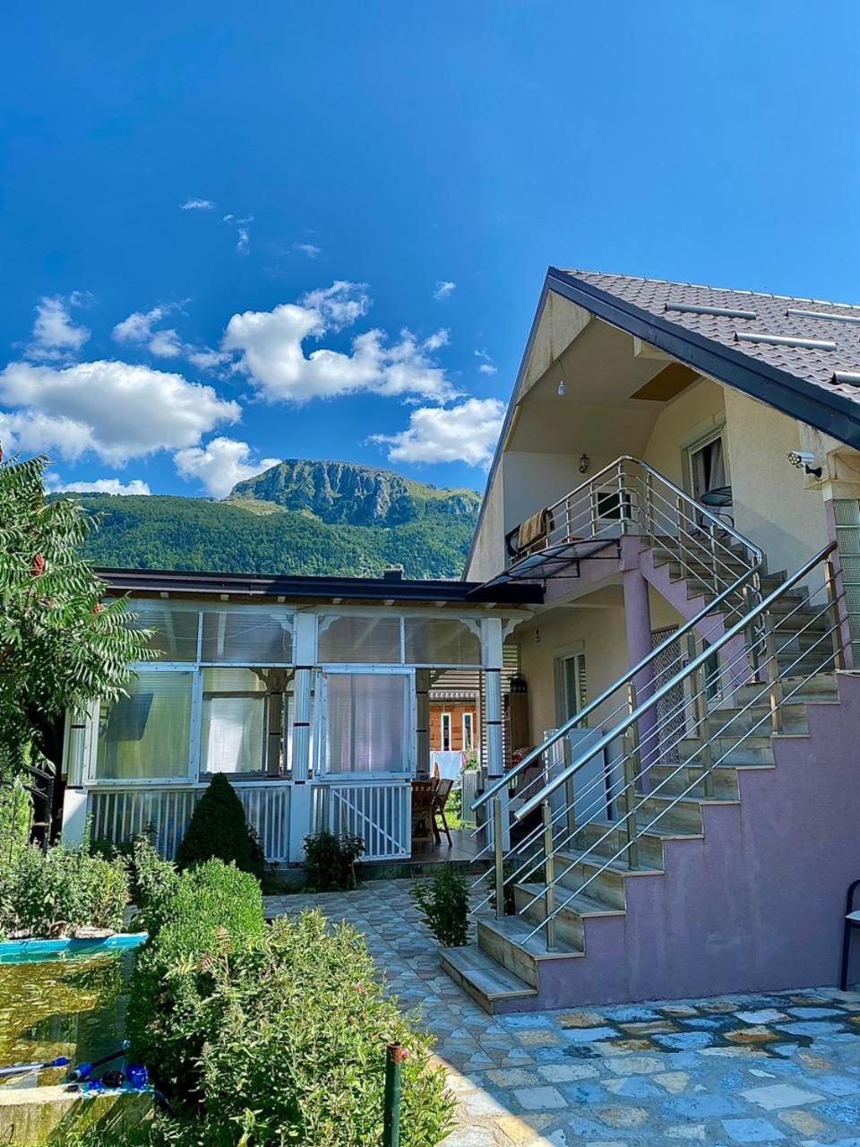 Lola Guest House Vusanje Екстер'єр фото