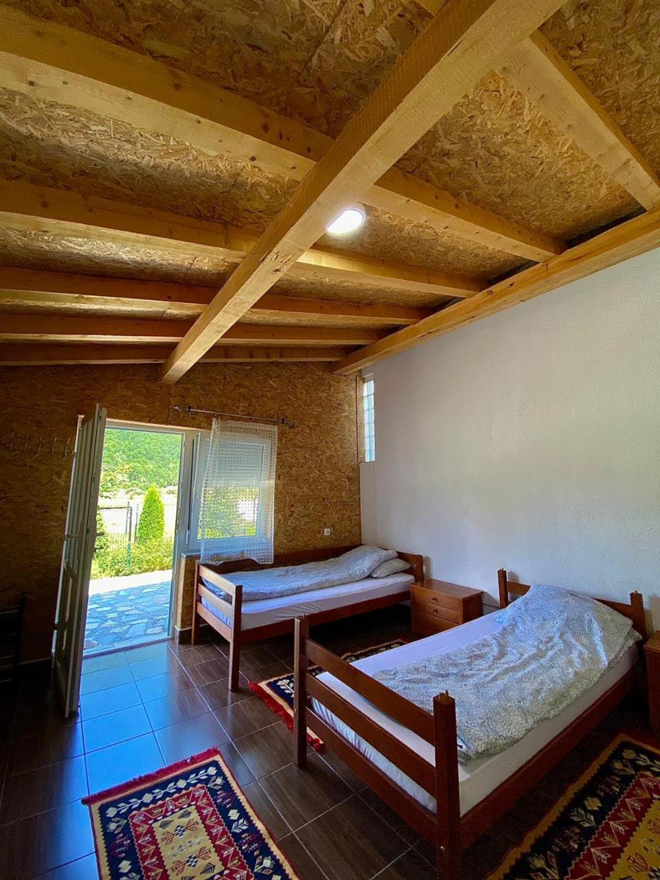 Lola Guest House Vusanje Екстер'єр фото